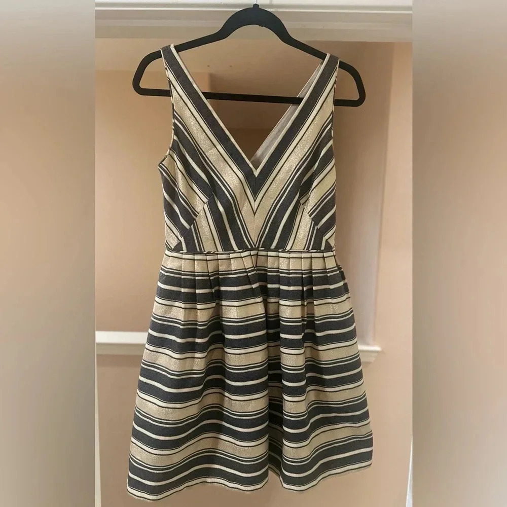NWOT-J CREW Factory Holiday Gold Gray V Neck Striped Mini Dress.‎ Size 4 Petite